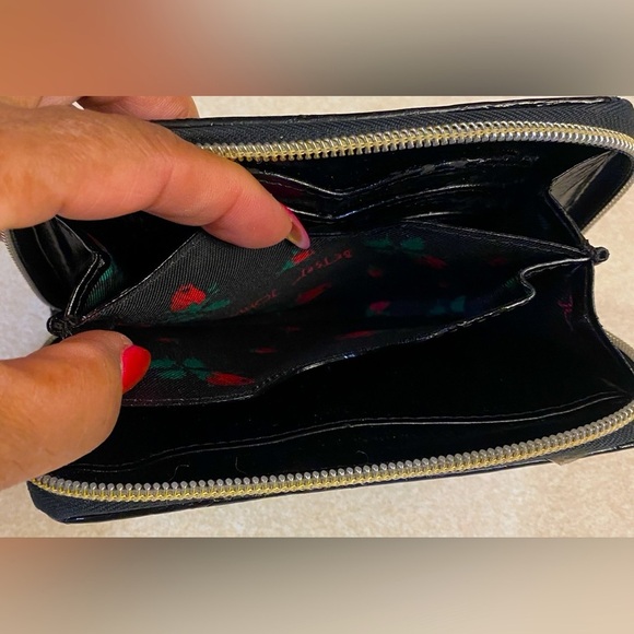 BETSEY JOHNSON Houndstooth Sequin
Wallet w/Gold-Tone Hardware, EUC - Picture 6 of 10